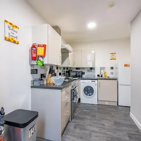 Apartment *f18gh* For Relaxed & Cosy Stay/free Parking/wifi *