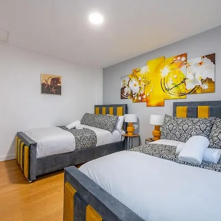 Apartment *f18gh* For Relaxed & Cosy Stay/free Parking/wifi *