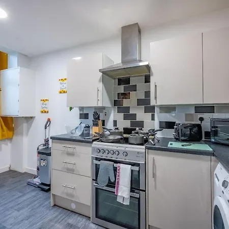 *f18gh* For Relaxed & Cosy Stay/free Parking/wifi * Leeds (West Yorkshire)