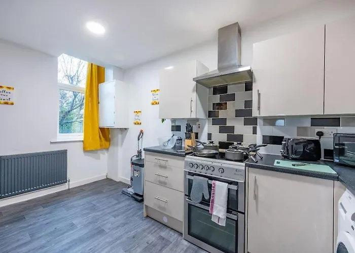 *f18gh* For Relaxed & Cosy Stay/free Parking/wifi Daire Leeds (West Yorkshire)