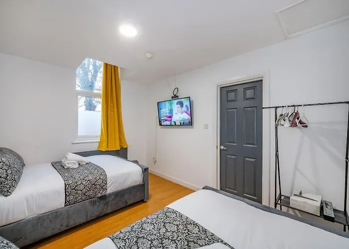 *f18gh* For Relaxed & Cosy Stay/free Parking/wifi Апартаменти